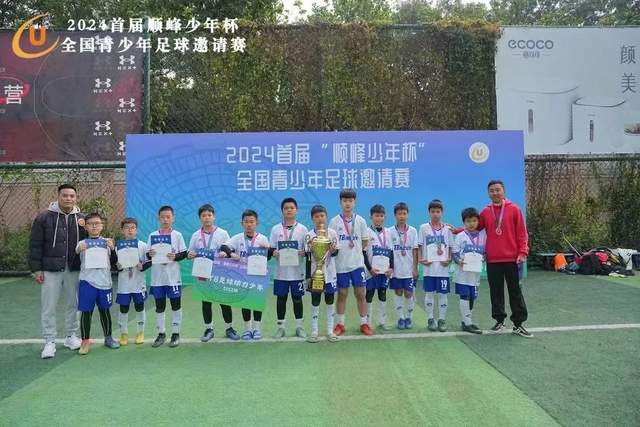 令人震惊！南京留学生在莫斯科课堂上披旭日旗引发争议